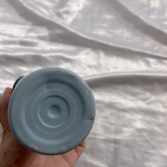 Baby blue hydro flask 24 ounce - Picture 4 of 6